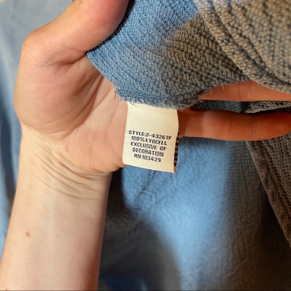 Soft and Airy Quarter Length Top - Picture 4 of 4